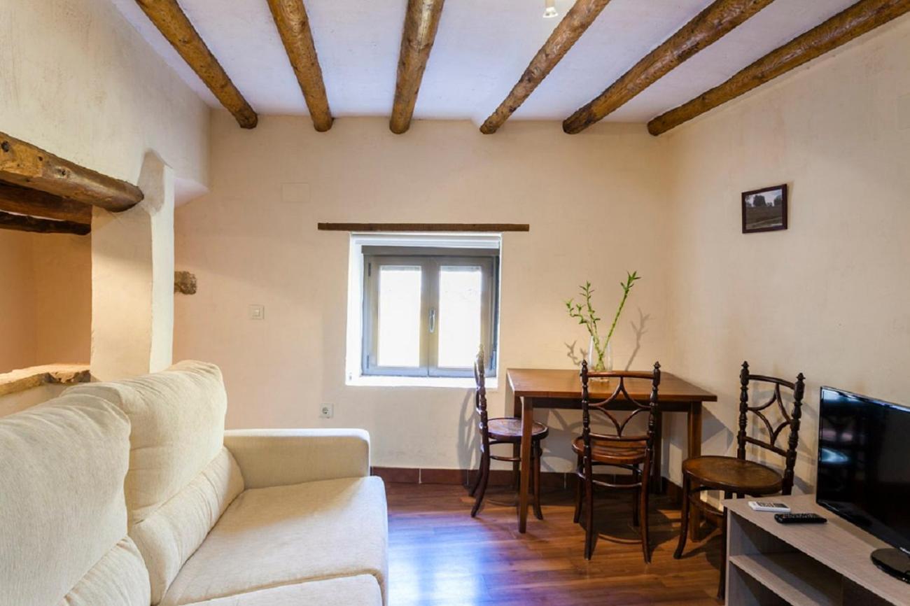 Apartamentos Casa Samper Santa Eulalia de Gállego Cameră foto